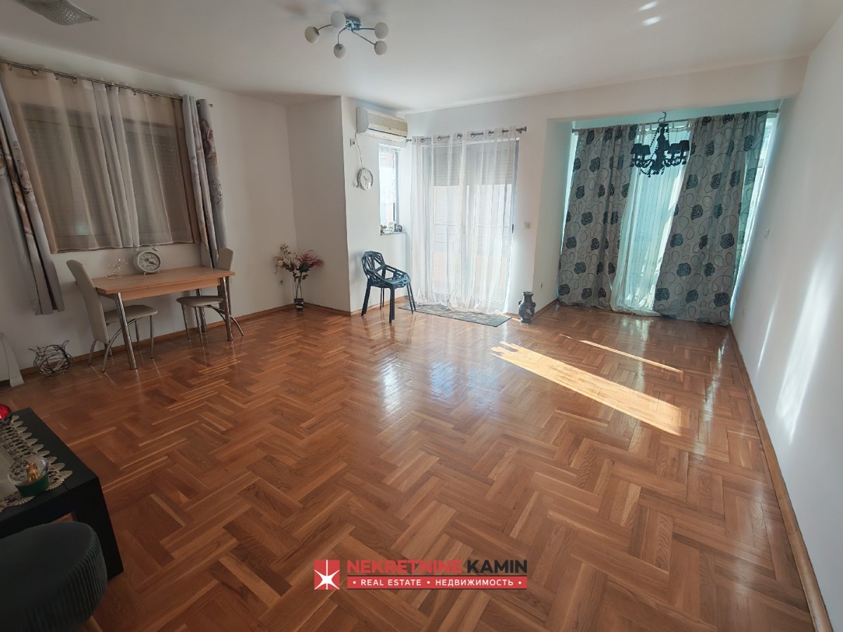 Jednosoban stan 54 m² – odlična lokacija u Budvi, blizu mora i centra